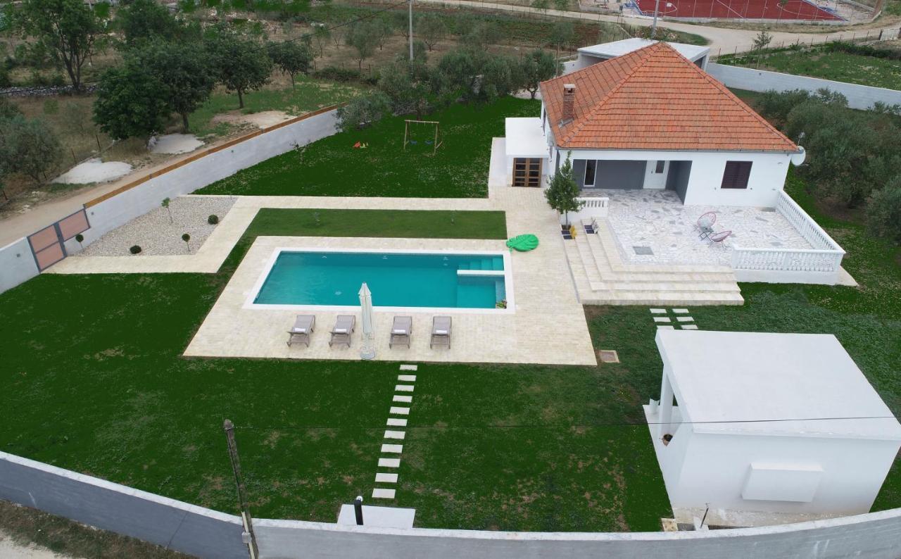 S&I Peaceful Holiday Home With Pool & Jacuzzi Galovac  Exteriör bild