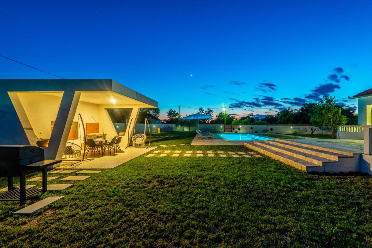 S&I Peaceful Holiday Home With Pool & Jacuzzi Galovac  Exteriör bild