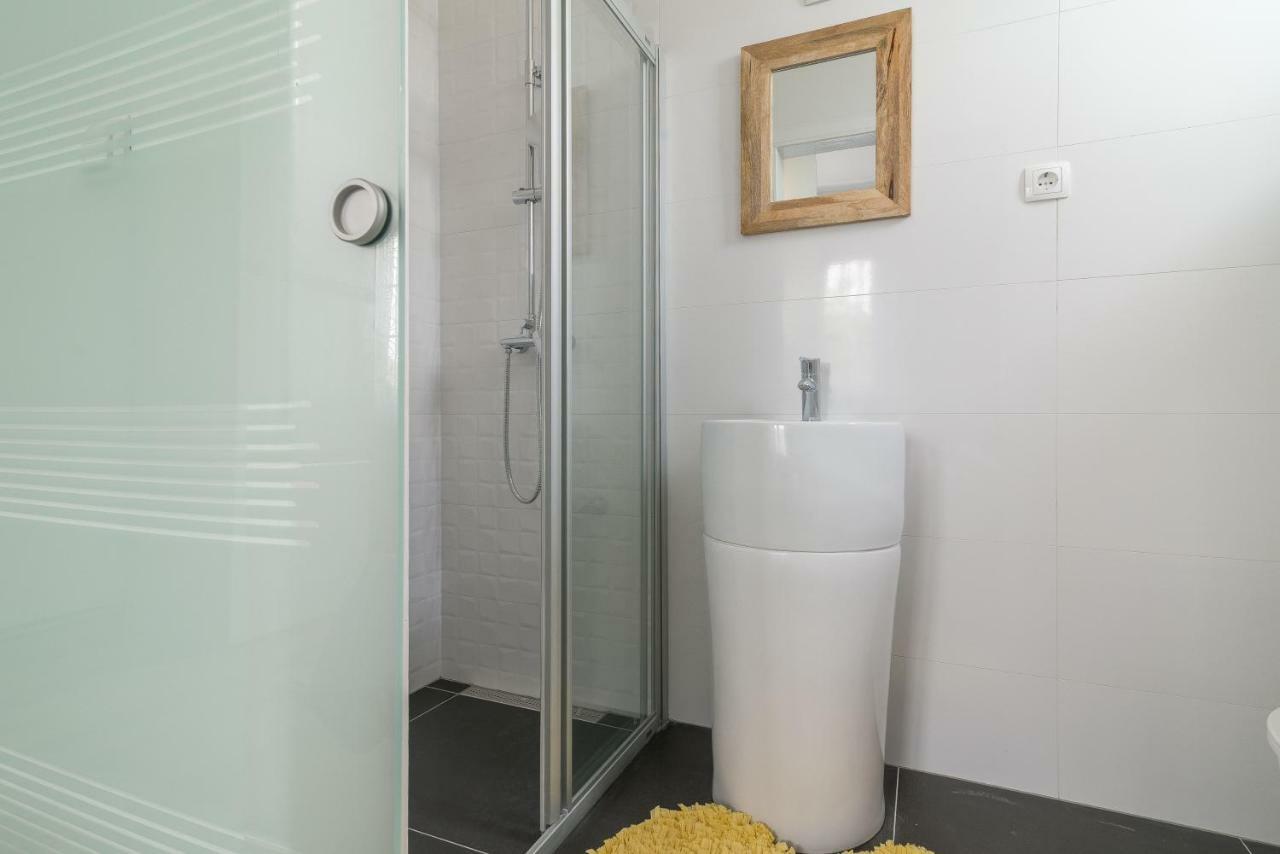 S&I Peaceful Holiday Home With Pool & Jacuzzi Galovac  Exteriör bild